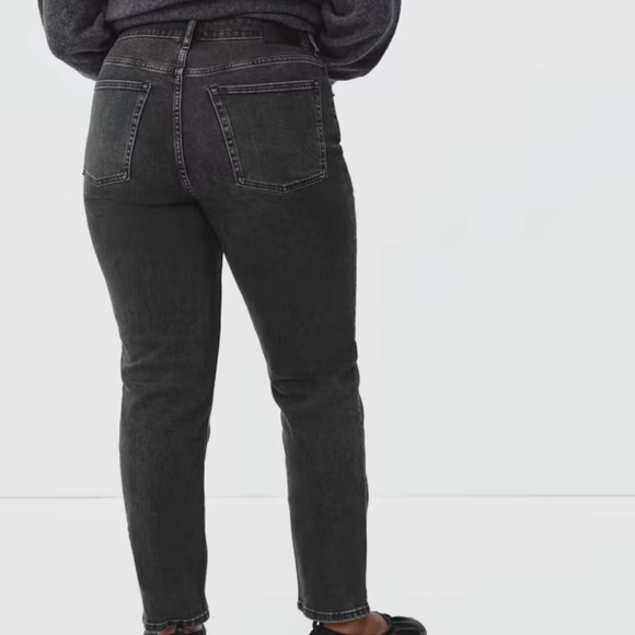 Everlane Curvy Cheeky Jean - Picture 2 of 6